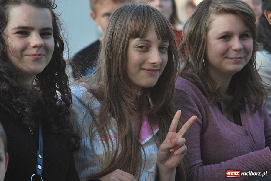 Zdjęcie w galerii na portalu naszraciborz.pl: Folklor i Zuzana na finał Dni Raciborza wiadomości z regionu