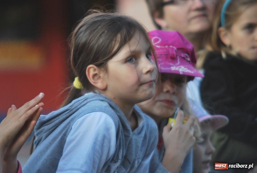 Zdjęcie w galerii na portalu naszraciborz.pl: Folklor i Zuzana na finał Dni Raciborza wiadomości z regionu