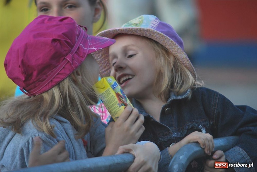 Zdjęcie w galerii na portalu naszraciborz.pl: Folklor i Zuzana na finał Dni Raciborza wiadomości z regionu