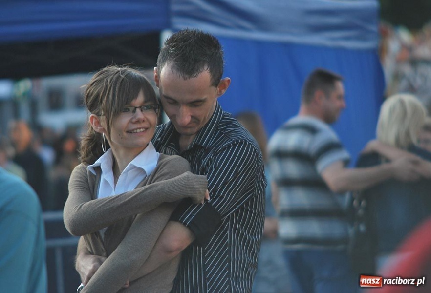 Zdjęcie w galerii na portalu naszraciborz.pl: Folklor i Zuzana na finał Dni Raciborza wiadomości z regionu