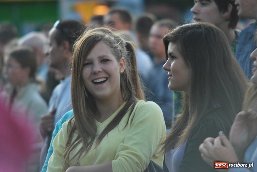Zdjęcie w galerii na portalu naszraciborz.pl: Folklor i Zuzana na finał Dni Raciborza wiadomości z regionu