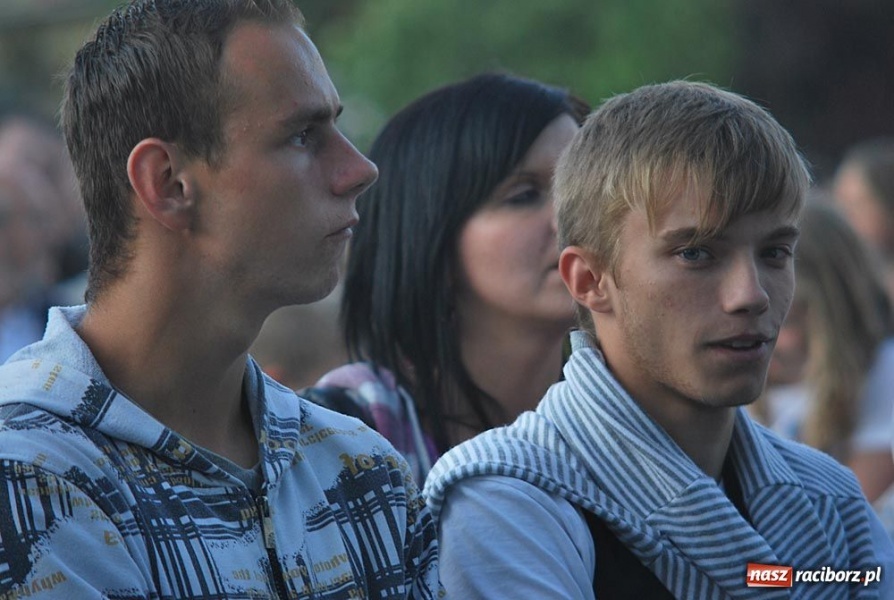 Zdjęcie w galerii na portalu naszraciborz.pl: Folklor i Zuzana na finał Dni Raciborza wiadomości z regionu