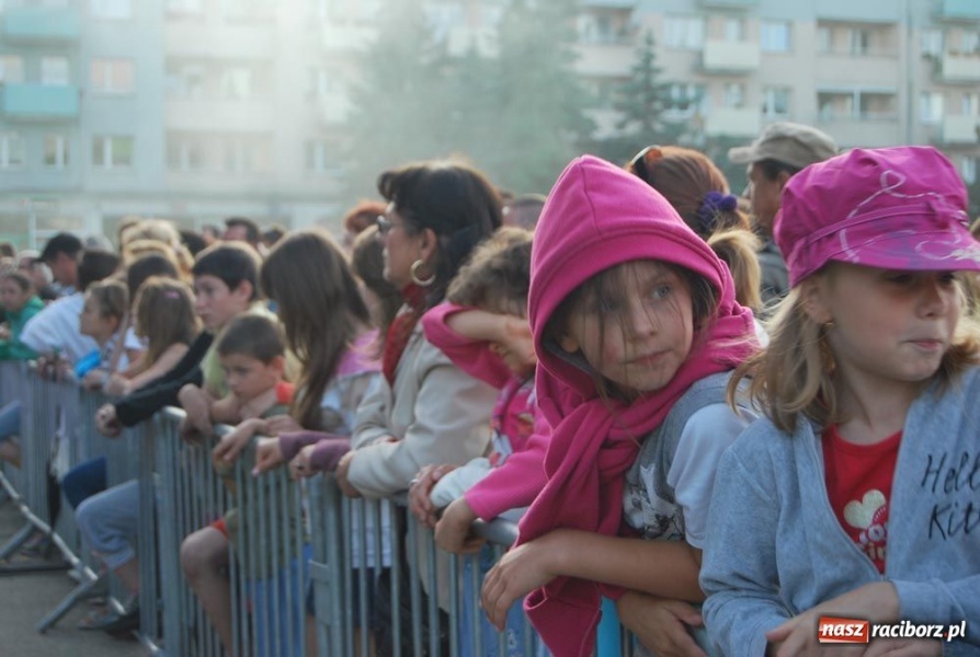 Zdjęcie w galerii na portalu naszraciborz.pl: Folklor i Zuzana na finał Dni Raciborza wiadomości z regionu
