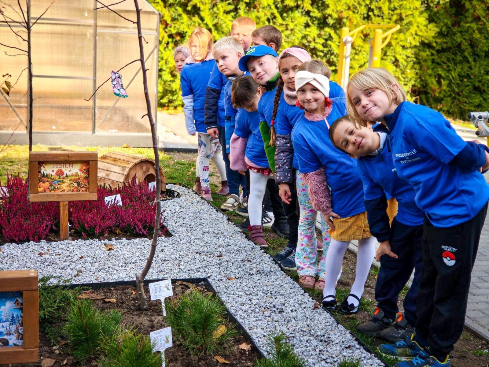 Zdjęcie w galerii na portalu naszraciborz.pl: W Tworkowie otwarto mini ogród botaniczny. Krąg Natury – Cztery Pory Roku wiadomości z regionu