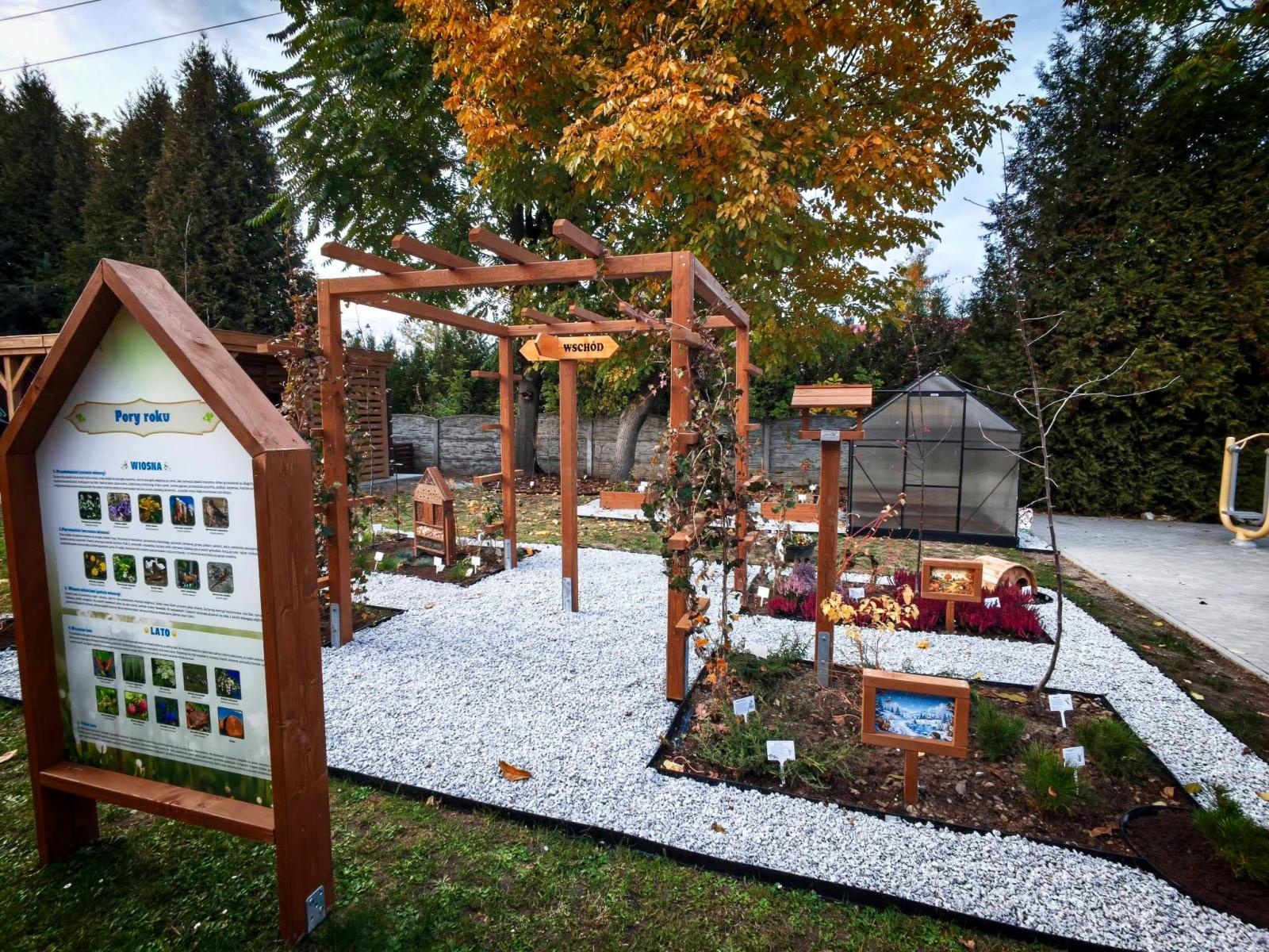 Zdjęcie w galerii na portalu naszraciborz.pl: W Tworkowie otwarto mini ogród botaniczny. Krąg Natury – Cztery Pory Roku wiadomości z regionu