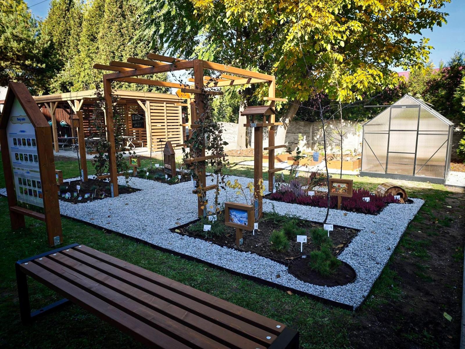 Zdjęcie w galerii na portalu naszraciborz.pl: W Tworkowie otwarto mini ogród botaniczny. Krąg Natury – Cztery Pory Roku wiadomości z regionu