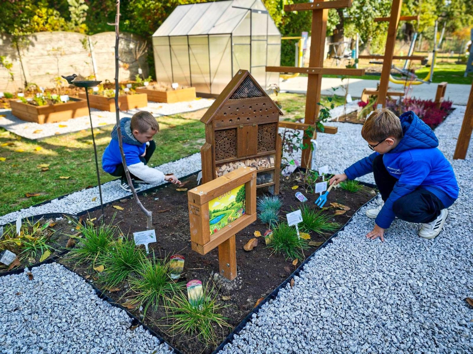 Zdjęcie w galerii na portalu naszraciborz.pl: W Tworkowie otwarto mini ogród botaniczny. Krąg Natury – Cztery Pory Roku wiadomości z regionu