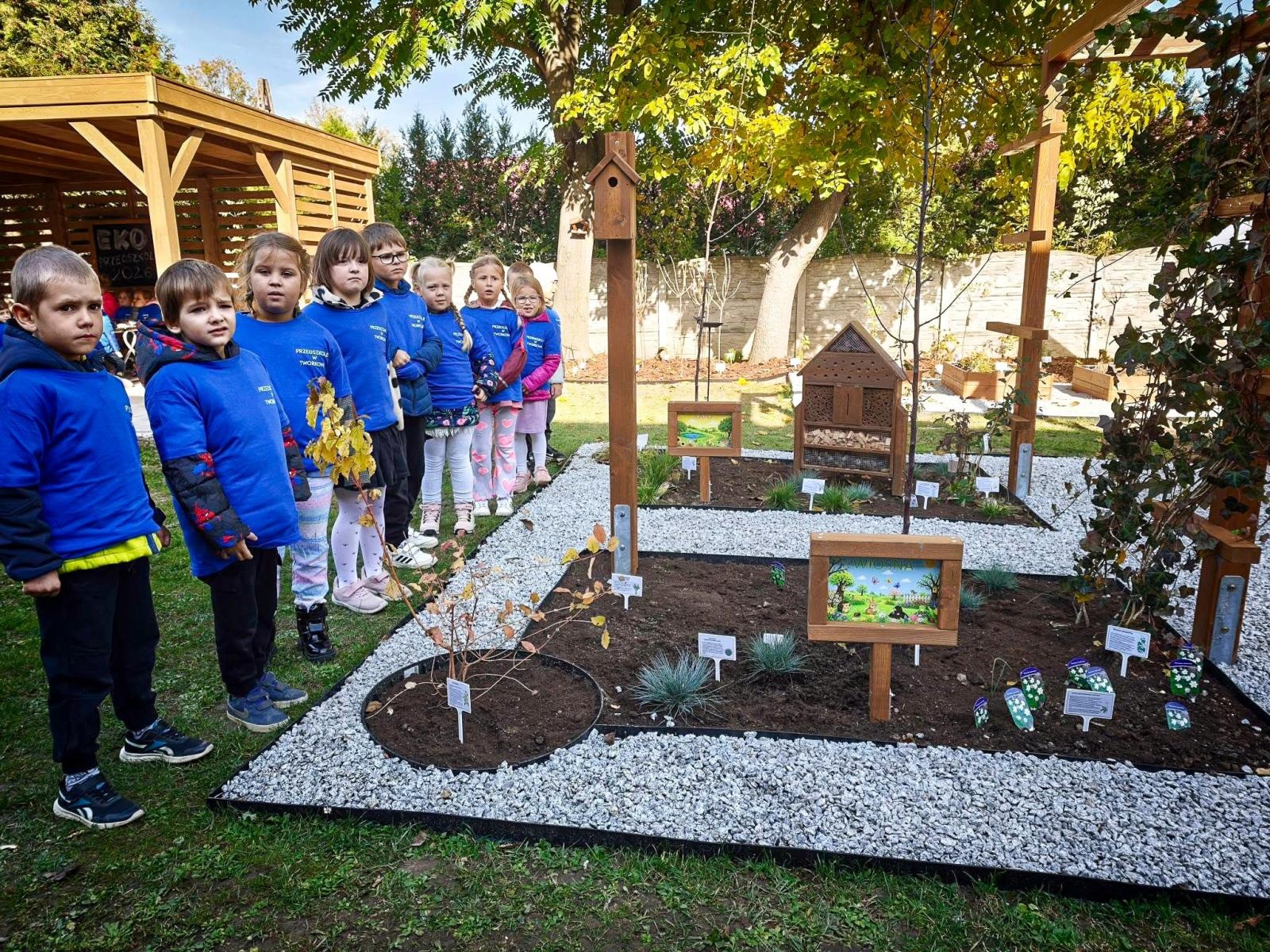 Zdjęcie w galerii na portalu naszraciborz.pl: W Tworkowie otwarto mini ogród botaniczny. Krąg Natury – Cztery Pory Roku wiadomości z regionu