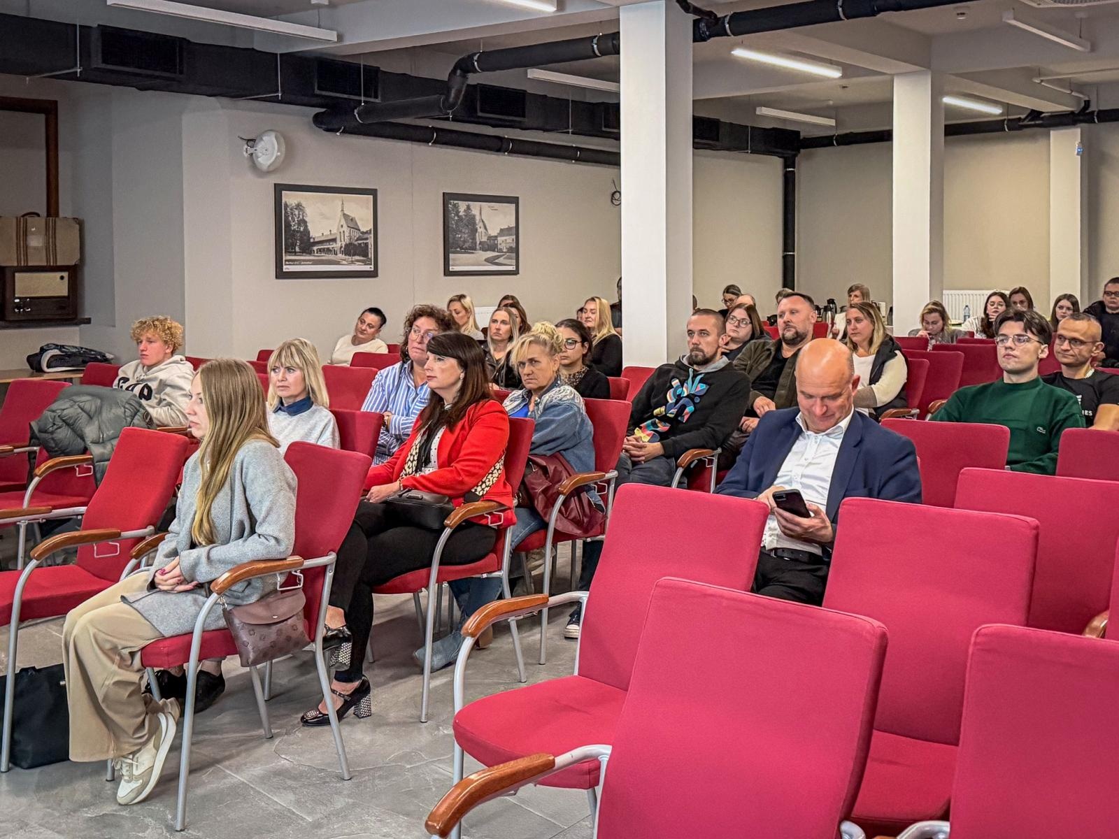 Zdjęcie w galerii na portalu naszraciborz.pl: Prawo pracy na Zamku Piastowskim. Od studiów przypadków po naukową debatę o AI i samozatrudnieniu wiadomości z regionu