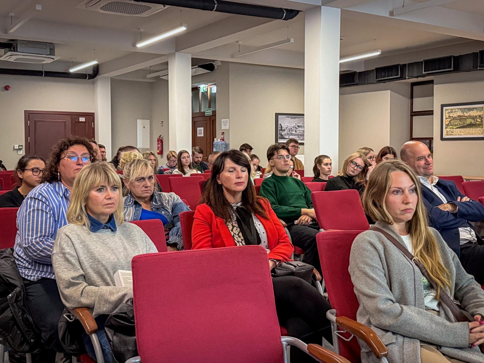 Zdjęcie w galerii na portalu naszraciborz.pl: Prawo pracy na Zamku Piastowskim. Od studiów przypadków po naukową debatę o AI i samozatrudnieniu wiadomości z regionu