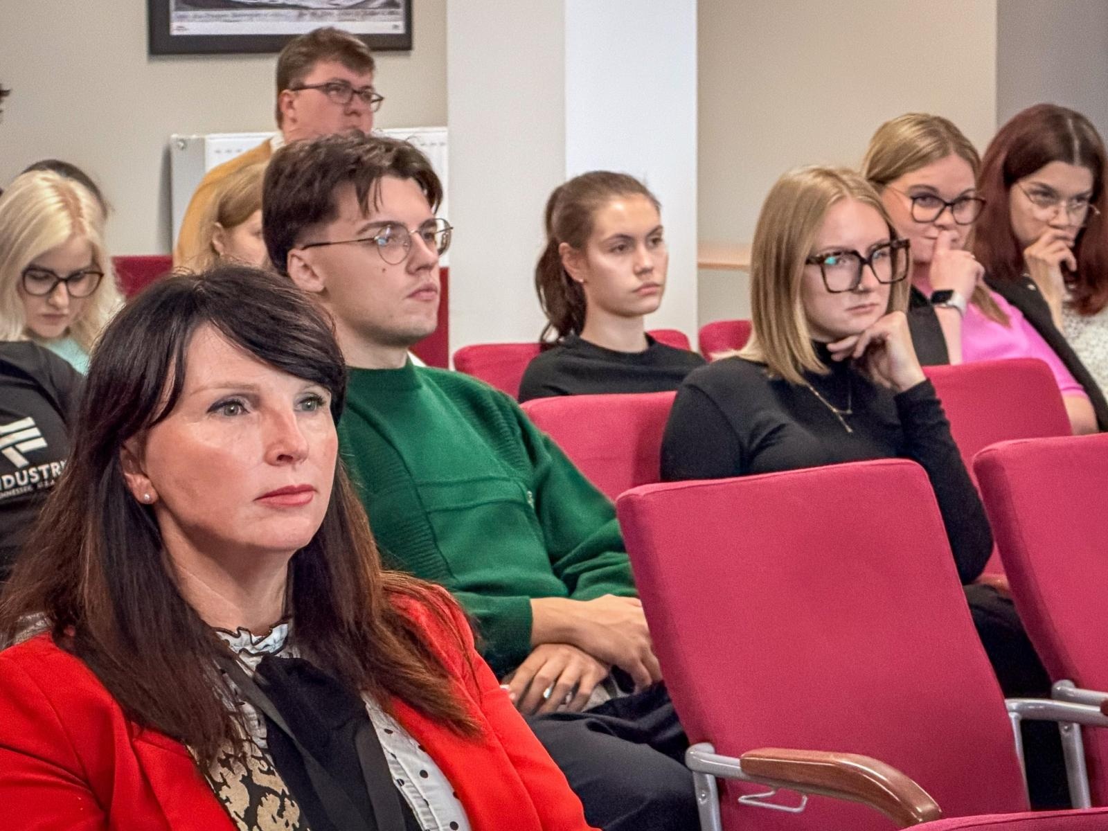 Zdjęcie w galerii na portalu naszraciborz.pl: Prawo pracy na Zamku Piastowskim. Od studiów przypadków po naukową debatę o AI i samozatrudnieniu wiadomości z regionu