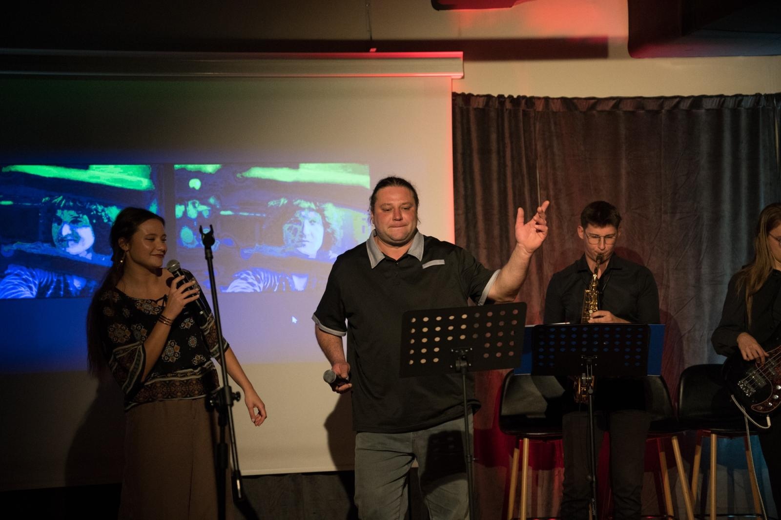 Zdjęcie w galerii na portalu naszraciborz.pl: Rockowe legendy zabrzmiały na Zamku Piastowskim. Kult, Maanam, Perfect i TSA w akustycznych aranżacjach wiadomości z regionu