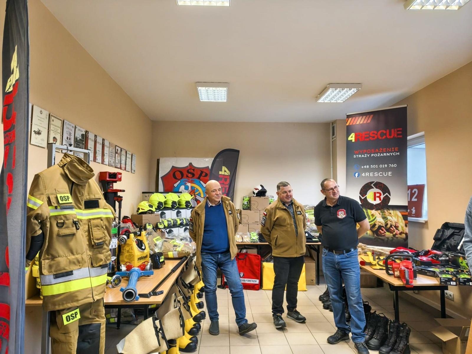Zdjęcie w galerii na portalu naszraciborz.pl: Nowy sprzęt dla raciborskich OSP. Strażacy otrzymali wyposażenie ratowniczo-gaśnicze wiadomości z regionu