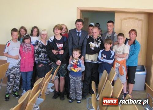 Zdjęcie w galerii na portalu naszraciborz.pl: Święty Mikołaj i policjant w jednym wiadomości z regionu