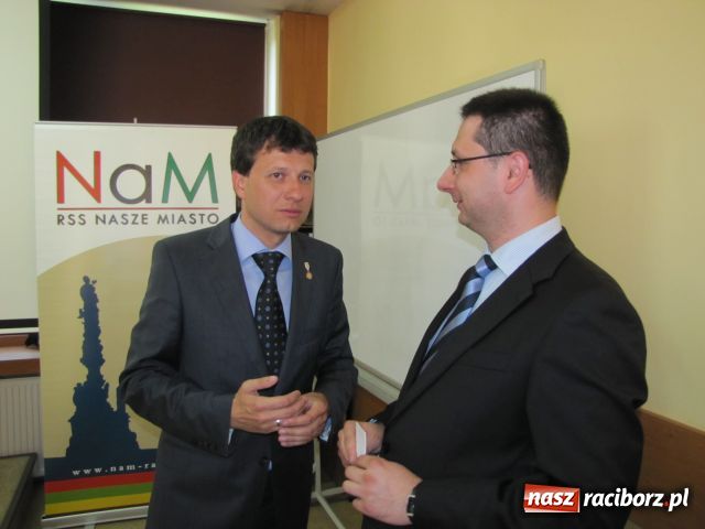 Zdjęcie w galerii na portalu naszraciborz.pl: Święty Mikołaj i policjant w jednym wiadomości z regionu