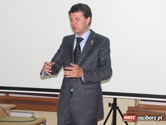 Zdjęcie w galerii na portalu naszraciborz.pl: Święty Mikołaj i policjant w jednym wiadomości z regionu