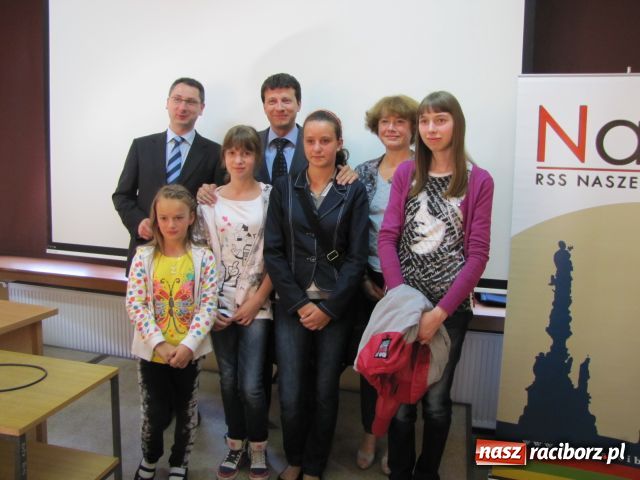 Zdjęcie w galerii na portalu naszraciborz.pl: Święty Mikołaj i policjant w jednym wiadomości z regionu