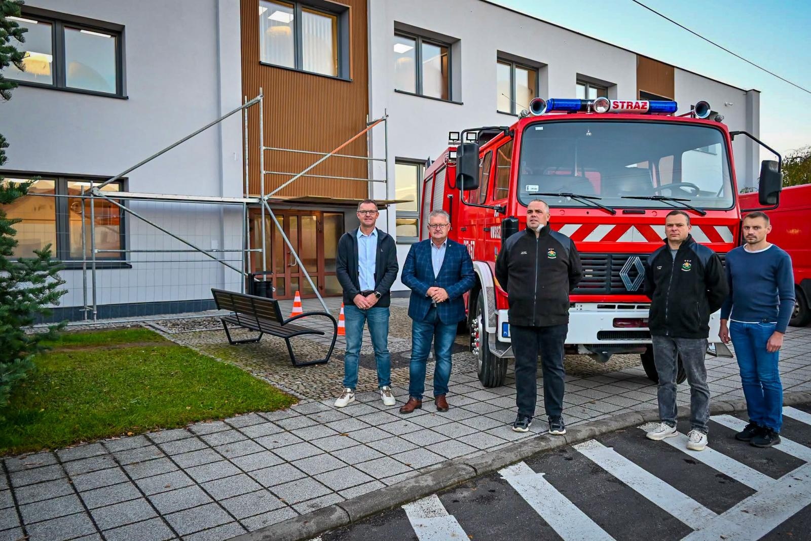 Zdjęcie w galerii na portalu naszraciborz.pl: Samochód strażacki z Owsiszcz trafił do Mielnicy Podolskiej na Ukrainie wiadomości z regionu