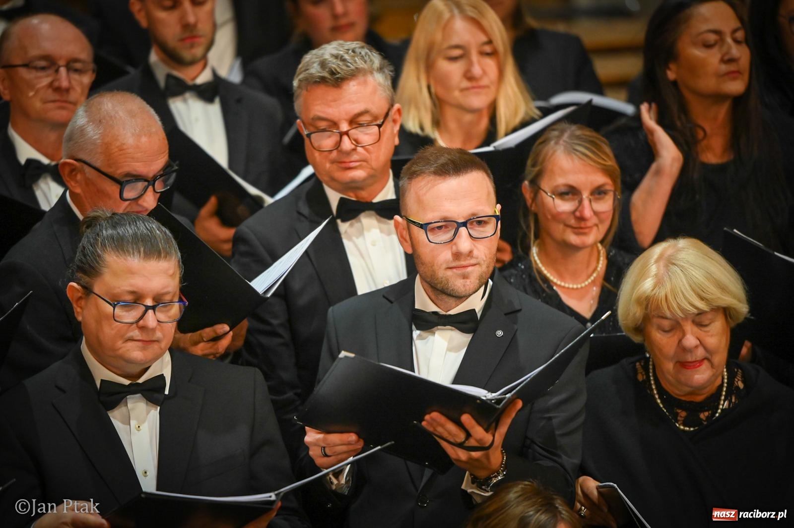 Zdjęcie w galerii na portalu naszraciborz.pl: Wręczono medale Unitas in Veritate. Laureaci XXIV Dni Księdza Prałata Stefana Pieczki wiadomości z regionu