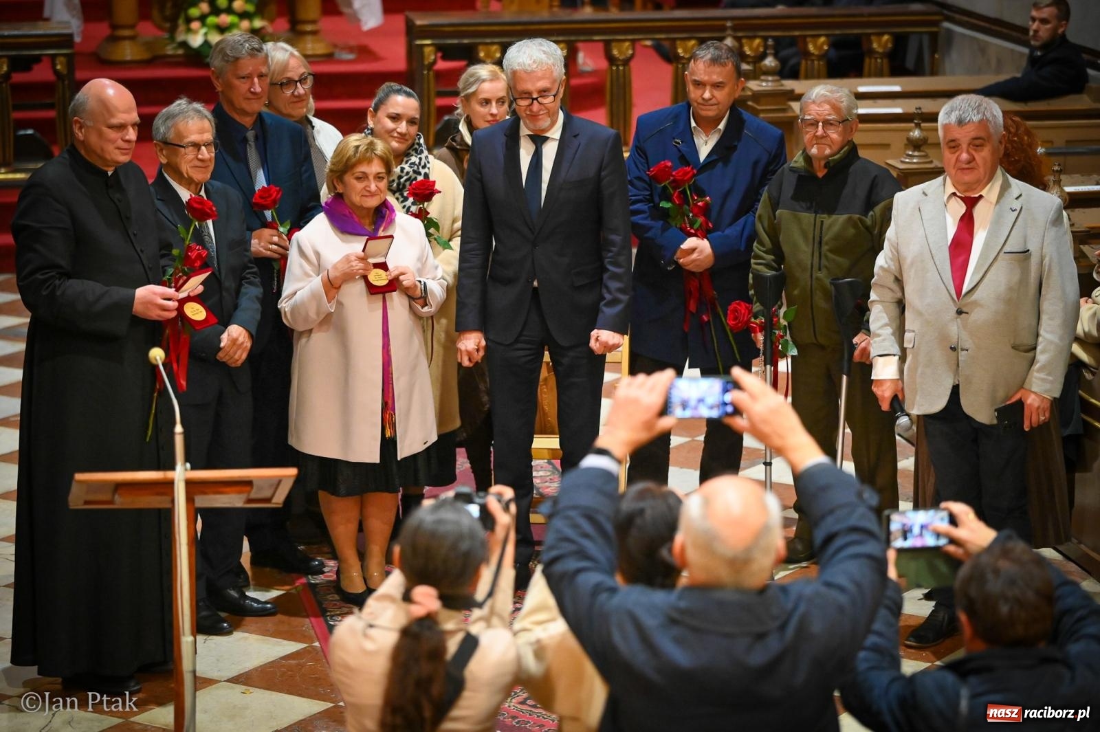 Zdjęcie w galerii na portalu naszraciborz.pl: Wręczono medale Unitas in Veritate. Laureaci XXIV Dni Księdza Prałata Stefana Pieczki wiadomości z regionu
