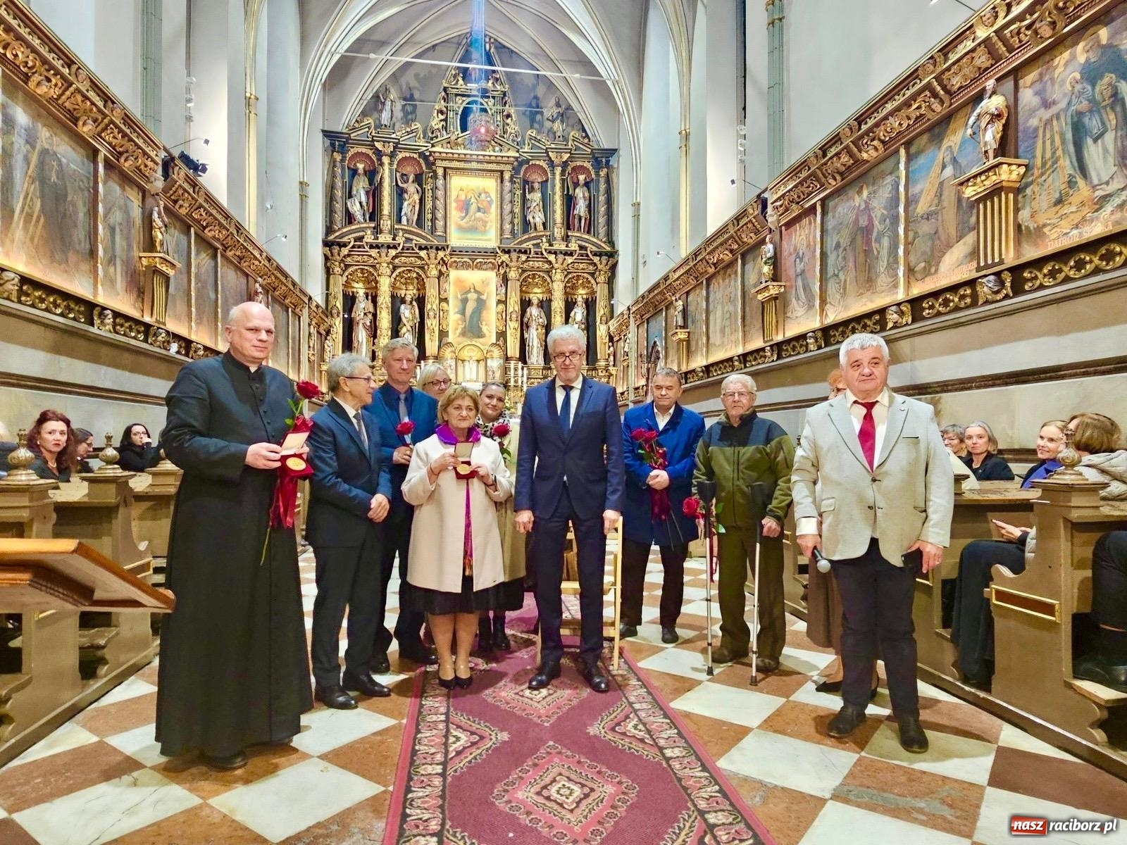 Zdjęcie w galerii na portalu naszraciborz.pl: Wręczono medale Unitas in Veritate. Laureaci XXIV Dni Księdza Prałata Stefana Pieczki wiadomości z regionu