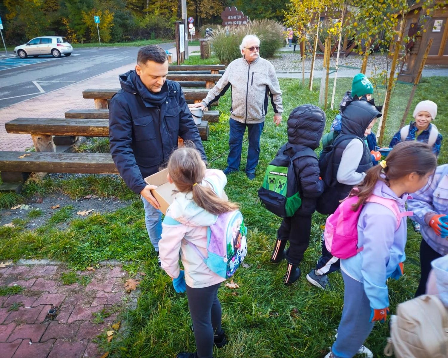 Zdjęcie w galerii na portalu naszraciborz.pl: 5000 krokusów wyrośnie na wiosnę w Arboretum Bramy Morawskiej w Raciborzu wiadomości z regionu