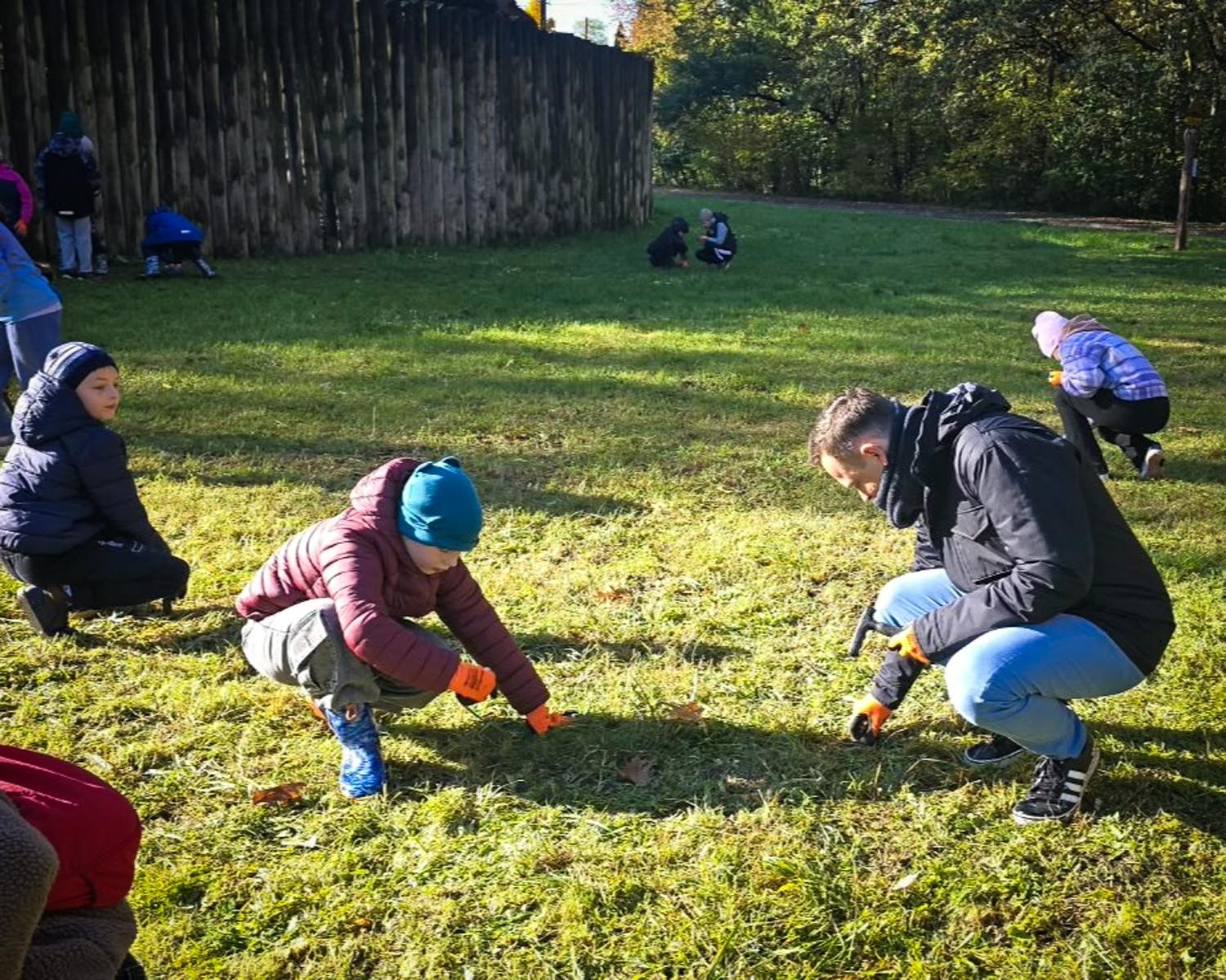 Zdjęcie w galerii na portalu naszraciborz.pl: 5000 krokusów wyrośnie na wiosnę w Arboretum Bramy Morawskiej w Raciborzu wiadomości z regionu