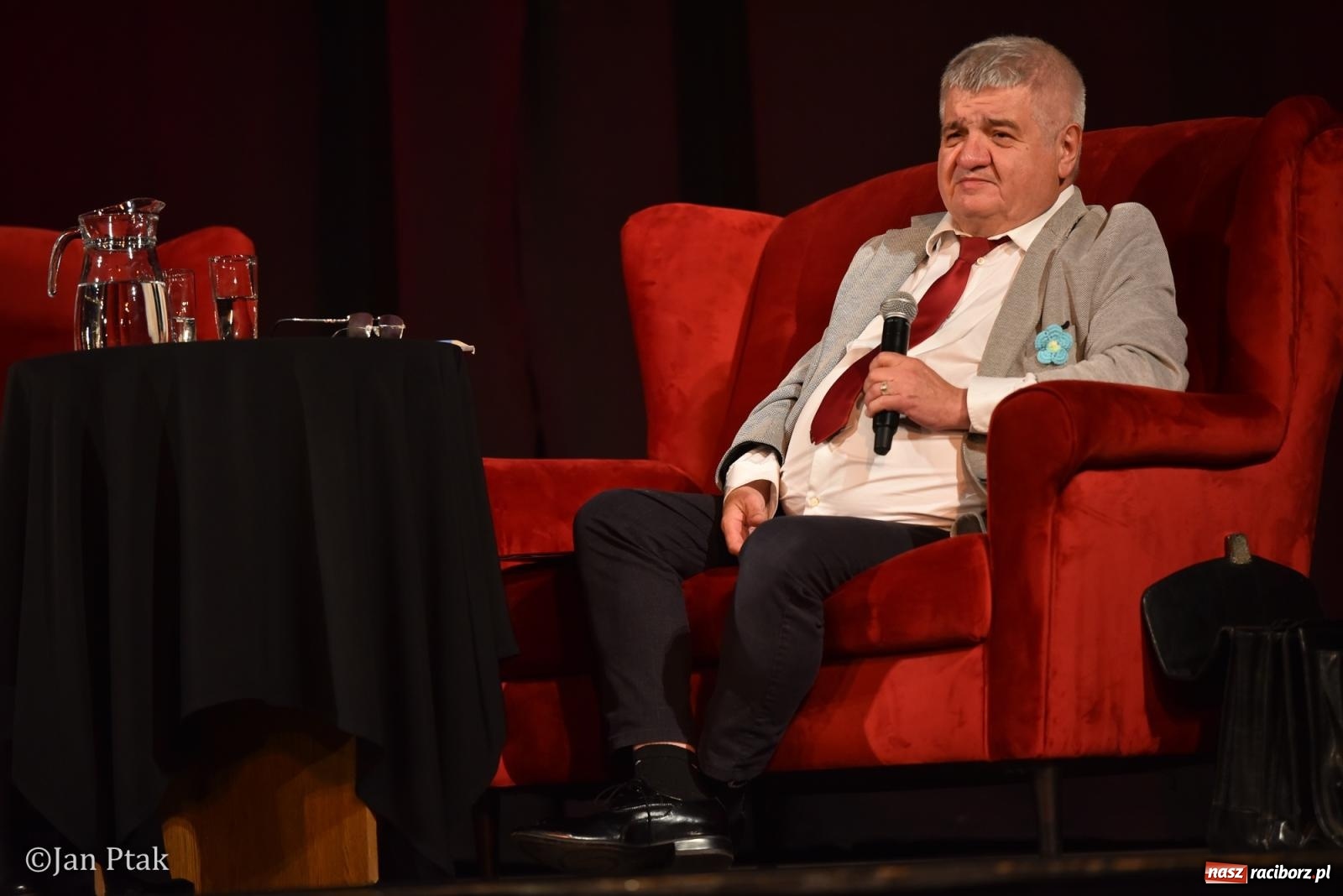 Zdjęcie w galerii na portalu naszraciborz.pl: Kresy zapisane w sercu. Promocja tomiku poezji na finał Dni Księdza Pieczki wiadomości z regionu
