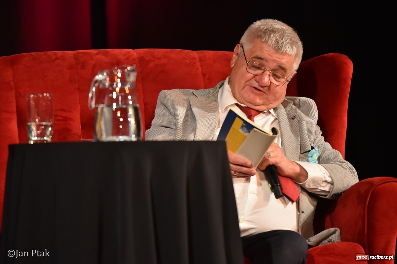 Zdjęcie w galerii na portalu naszraciborz.pl: Kresy zapisane w sercu. Promocja tomiku poezji na finał Dni Księdza Pieczki wiadomości z regionu