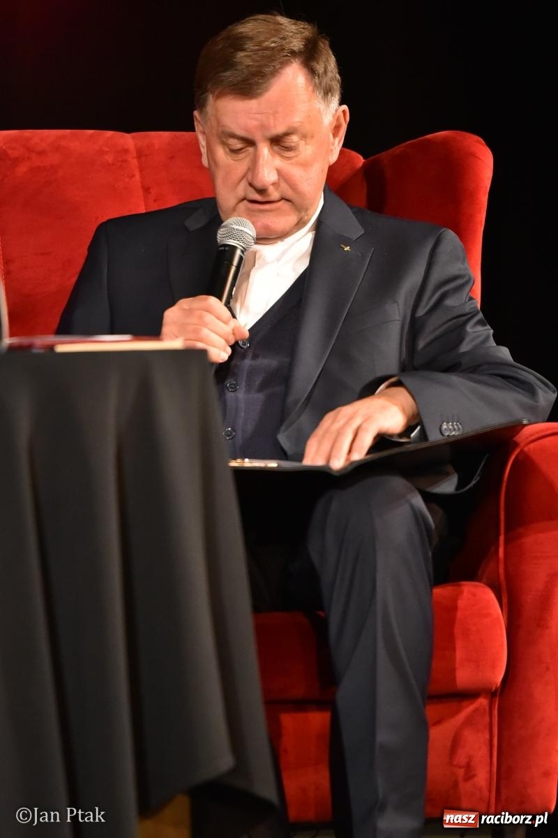 Zdjęcie w galerii na portalu naszraciborz.pl: Kresy zapisane w sercu. Promocja tomiku poezji na finał Dni Księdza Pieczki wiadomości z regionu