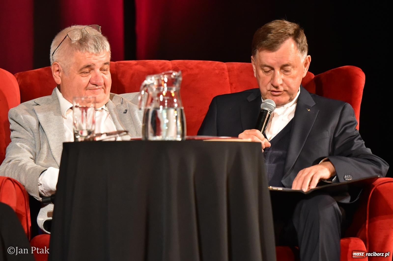 Zdjęcie w galerii na portalu naszraciborz.pl: Kresy zapisane w sercu. Promocja tomiku poezji na finał Dni Księdza Pieczki wiadomości z regionu