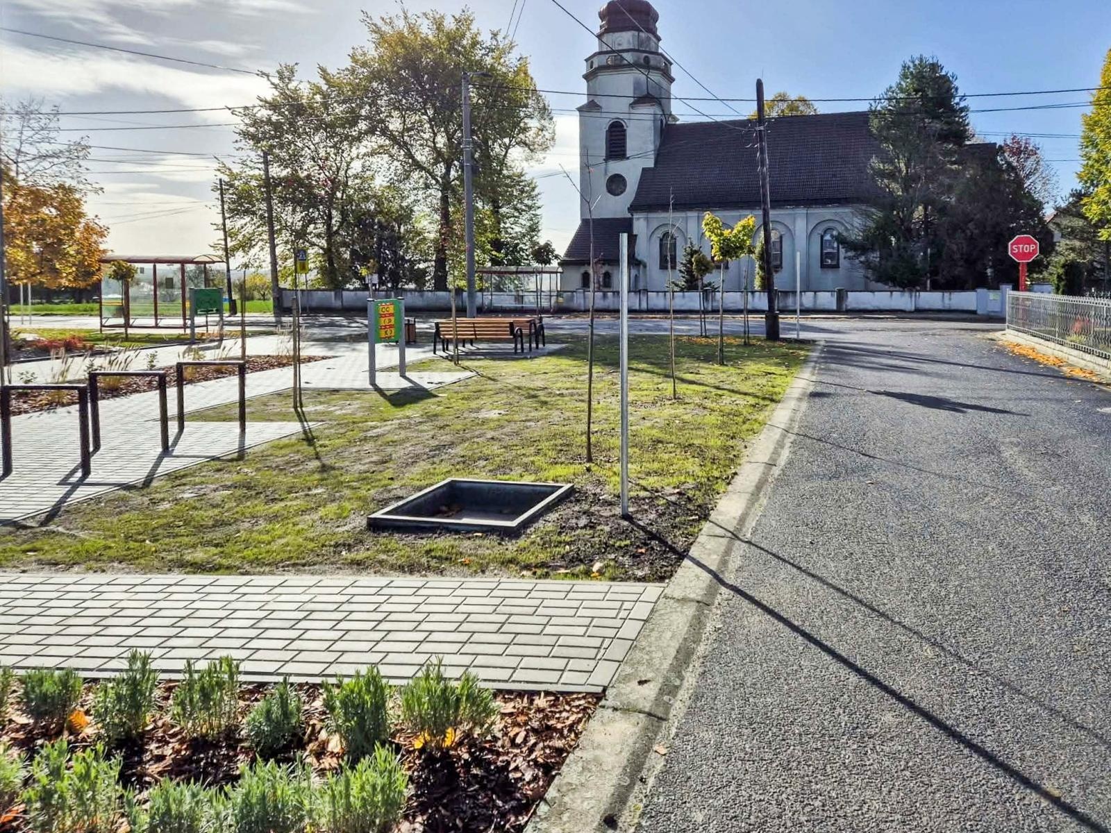 Zdjęcie w galerii na portalu naszraciborz.pl: Nowe zagospodarowanie przestrzeni publicznej w Bojanowie. Inwestycja za ponad 97 tys. zł wiadomości z regionu