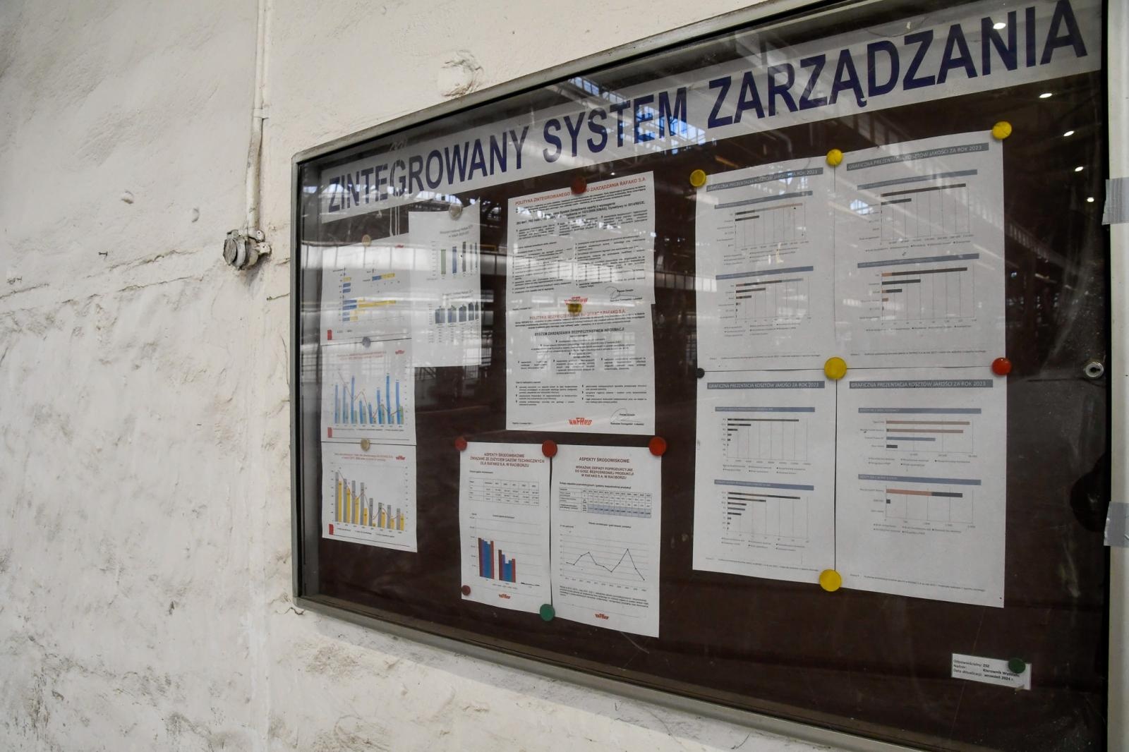 Zdjęcie w galerii na portalu naszraciborz.pl: Rafako to wielkie zobowiązanie Donalda Tuska. Minister finansów w Raciborzu, Jelcz i Rosomak ze wsparciem KSSE wiadomości z regionu