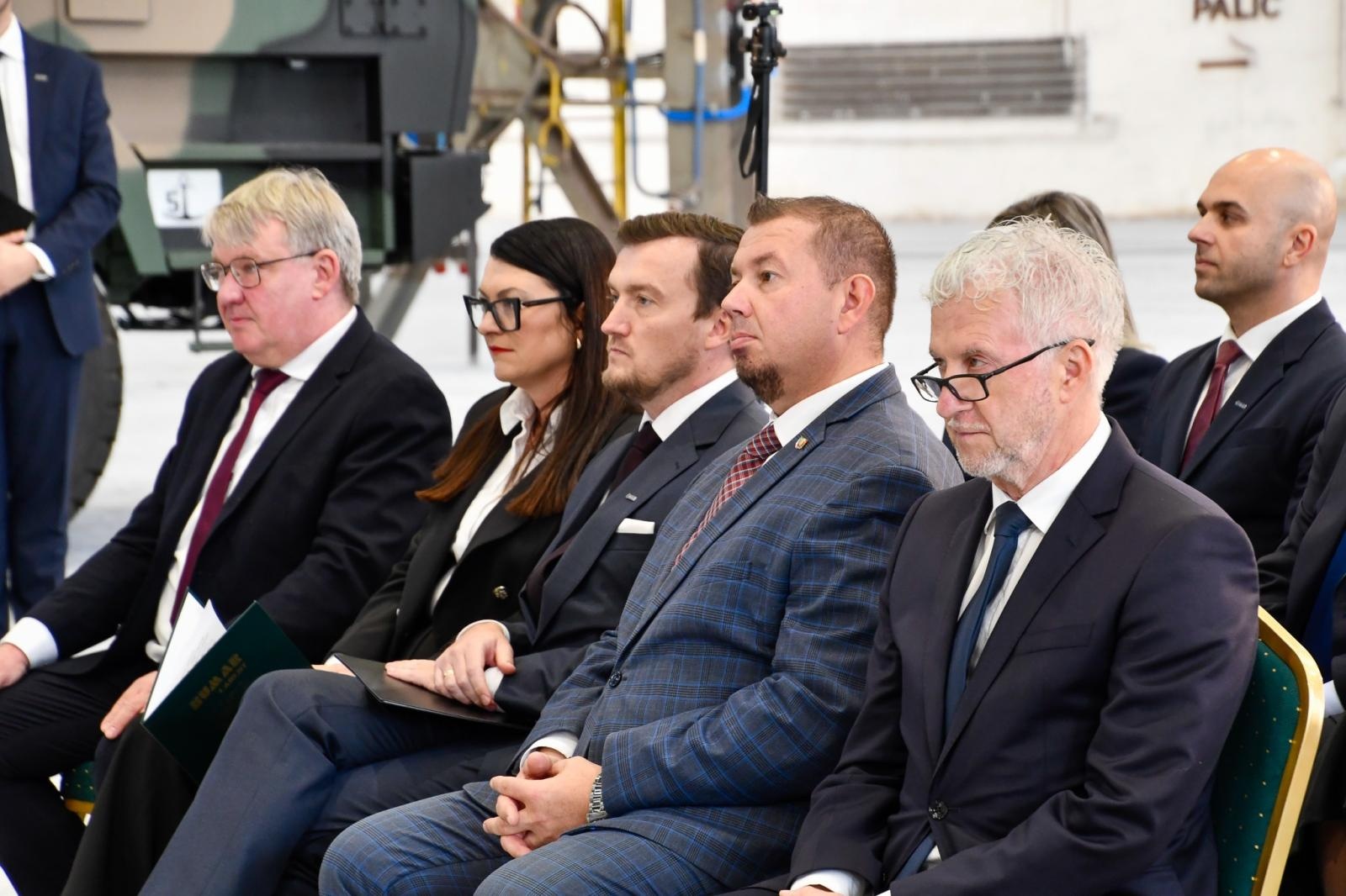 Zdjęcie w galerii na portalu naszraciborz.pl: Rafako to wielkie zobowiązanie Donalda Tuska. Minister finansów w Raciborzu, Jelcz i Rosomak ze wsparciem KSSE wiadomości z regionu