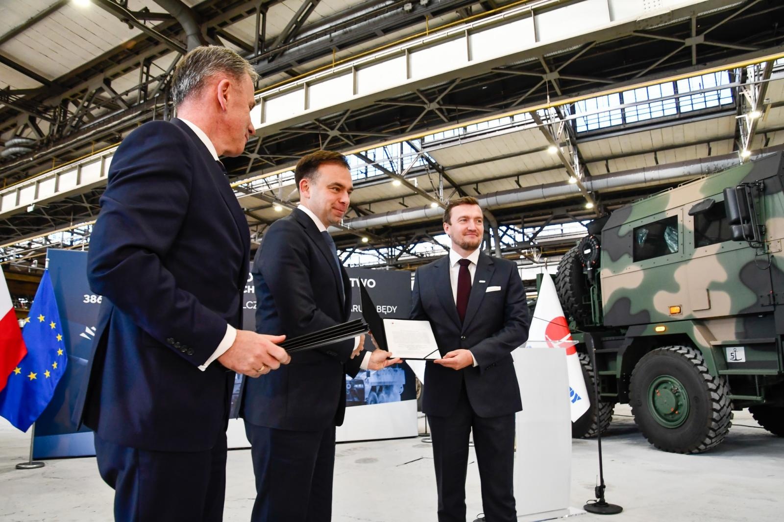 Zdjęcie w galerii na portalu naszraciborz.pl: Rafako to wielkie zobowiązanie Donalda Tuska. Minister finansów w Raciborzu, Jelcz i Rosomak ze wsparciem KSSE wiadomości z regionu
