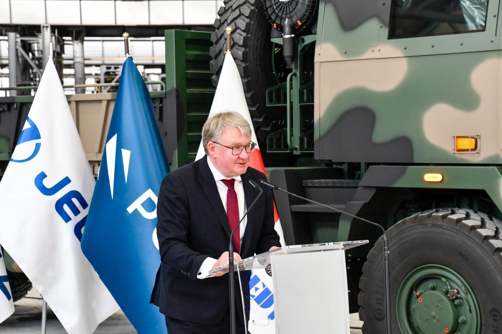 Zdjęcie w galerii na portalu naszraciborz.pl: Rafako to wielkie zobowiązanie Donalda Tuska. Minister finansów w Raciborzu, Jelcz i Rosomak ze wsparciem KSSE wiadomości z regionu
