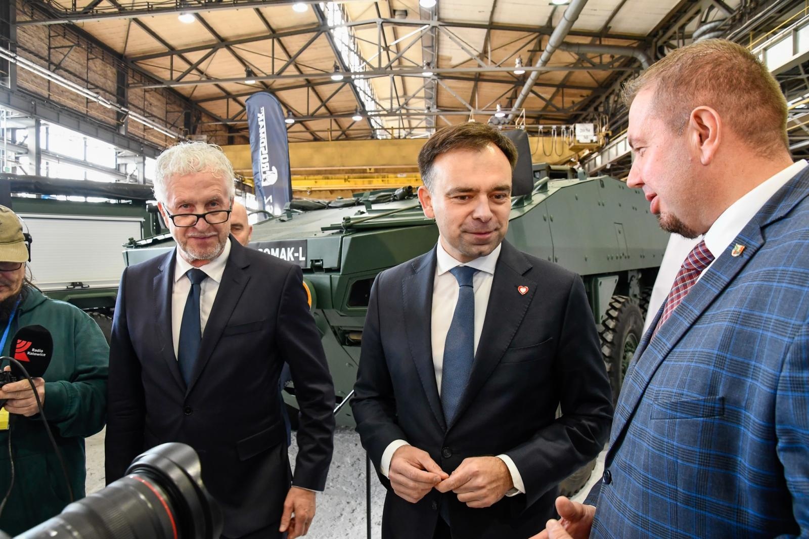 Zdjęcie w galerii na portalu naszraciborz.pl: Rafako to wielkie zobowiązanie Donalda Tuska. Minister finansów w Raciborzu, Jelcz i Rosomak ze wsparciem KSSE wiadomości z regionu