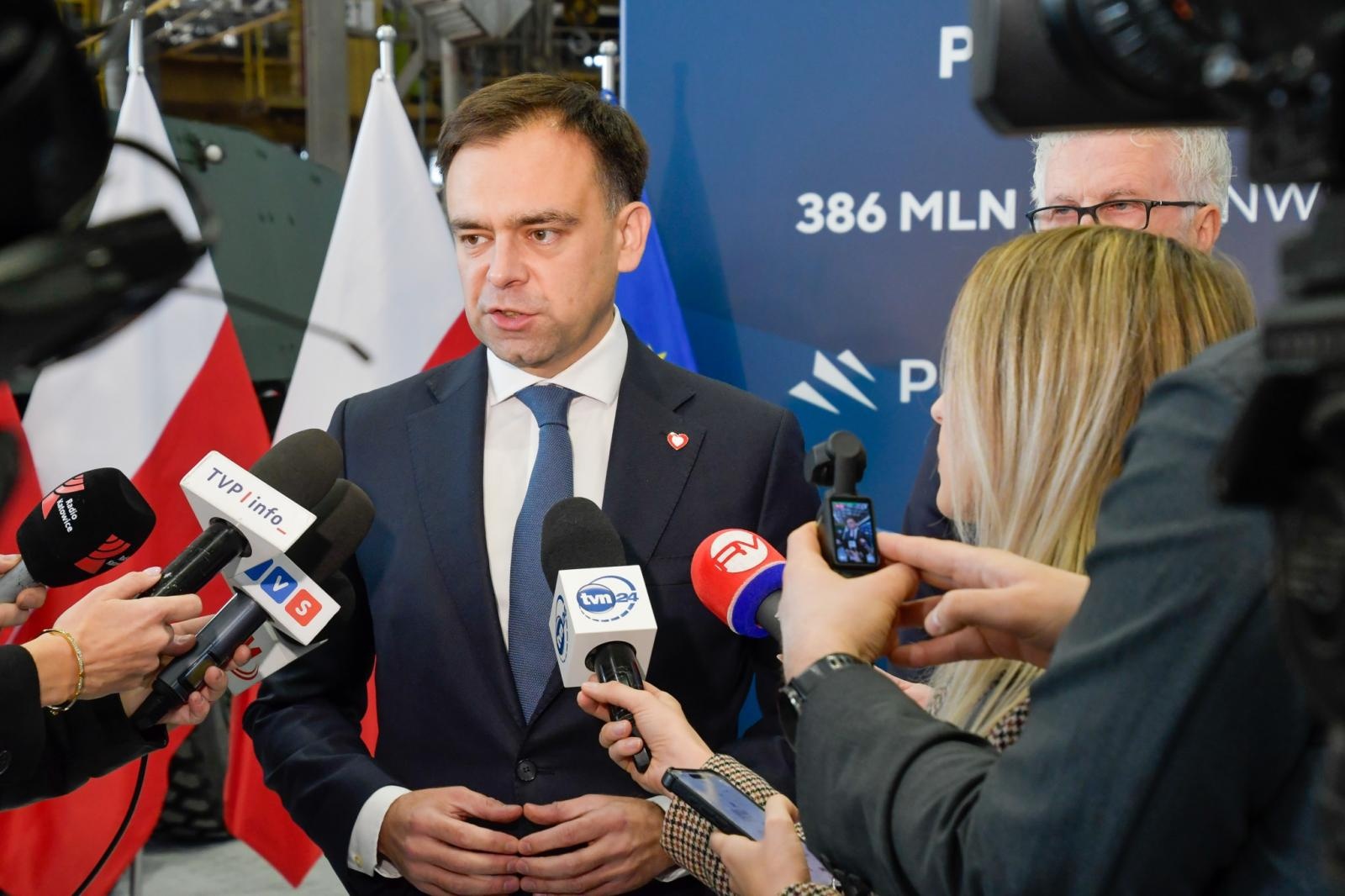 Zdjęcie w galerii na portalu naszraciborz.pl: Rafako to wielkie zobowiązanie Donalda Tuska. Minister finansów w Raciborzu, Jelcz i Rosomak ze wsparciem KSSE wiadomości z regionu