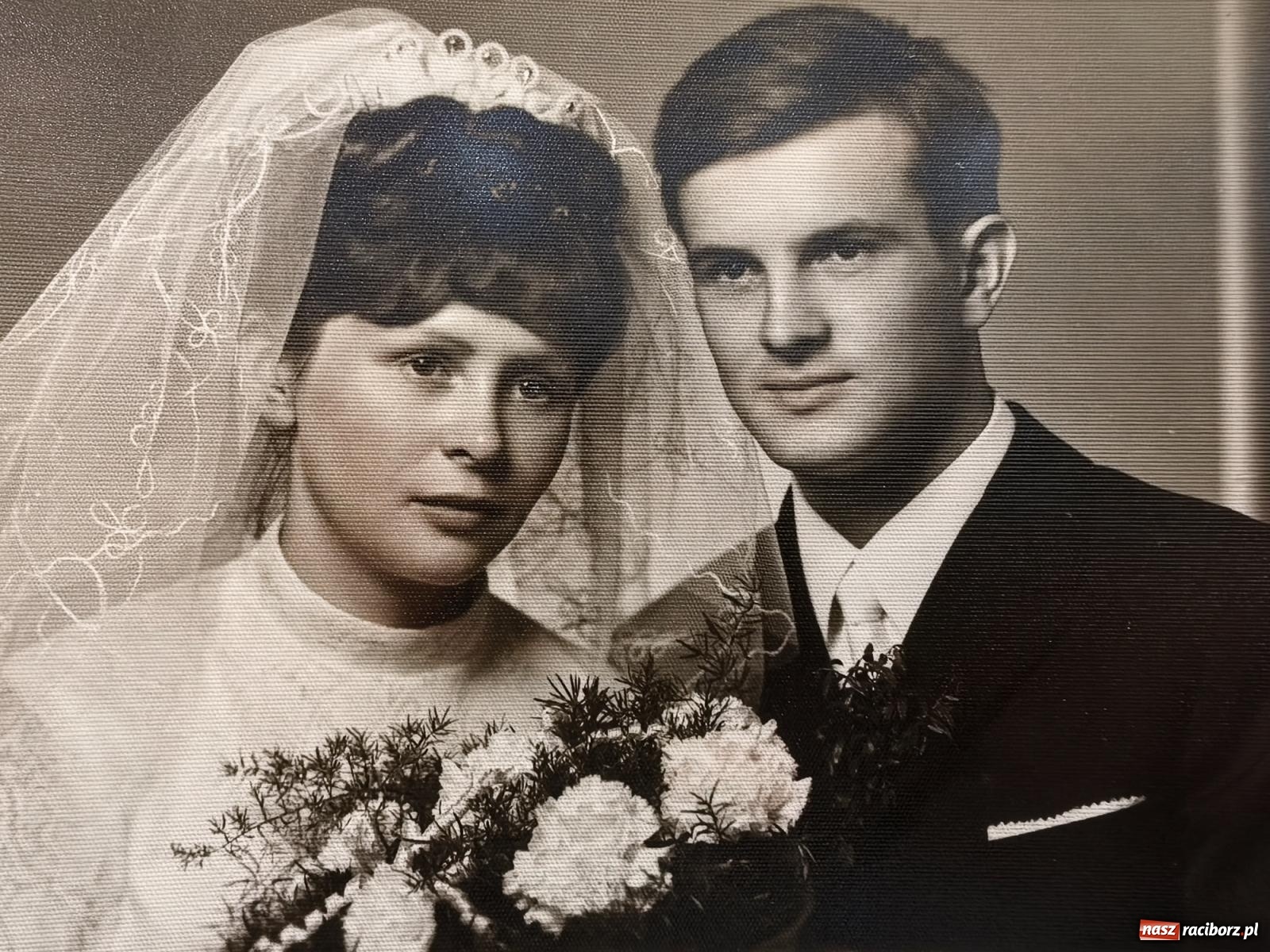 Zdjęcie w galerii na portalu naszraciborz.pl: Zakochać się, to nie sztuka. Sztuką jest wytrwać w tej miłości. Jubileusze małżeńskie w Krzanowicach [FOTO] wiadomości z regionu