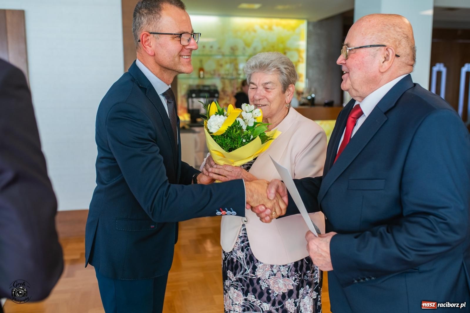 Zdjęcie w galerii na portalu naszraciborz.pl: Zakochać się, to nie sztuka. Sztuką jest wytrwać w tej miłości. Jubileusze małżeńskie w Krzanowicach [FOTO] wiadomości z regionu