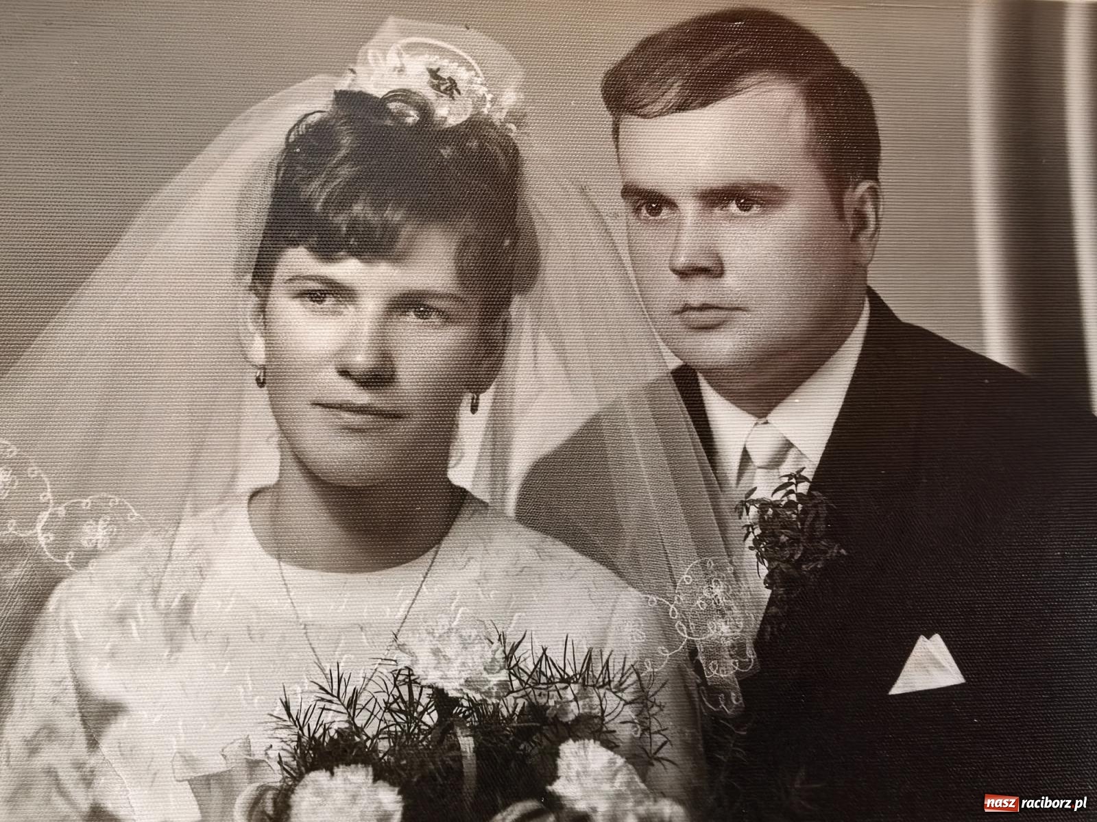 Zdjęcie w galerii na portalu naszraciborz.pl: Zakochać się, to nie sztuka. Sztuką jest wytrwać w tej miłości. Jubileusze małżeńskie w Krzanowicach [FOTO] wiadomości z regionu
