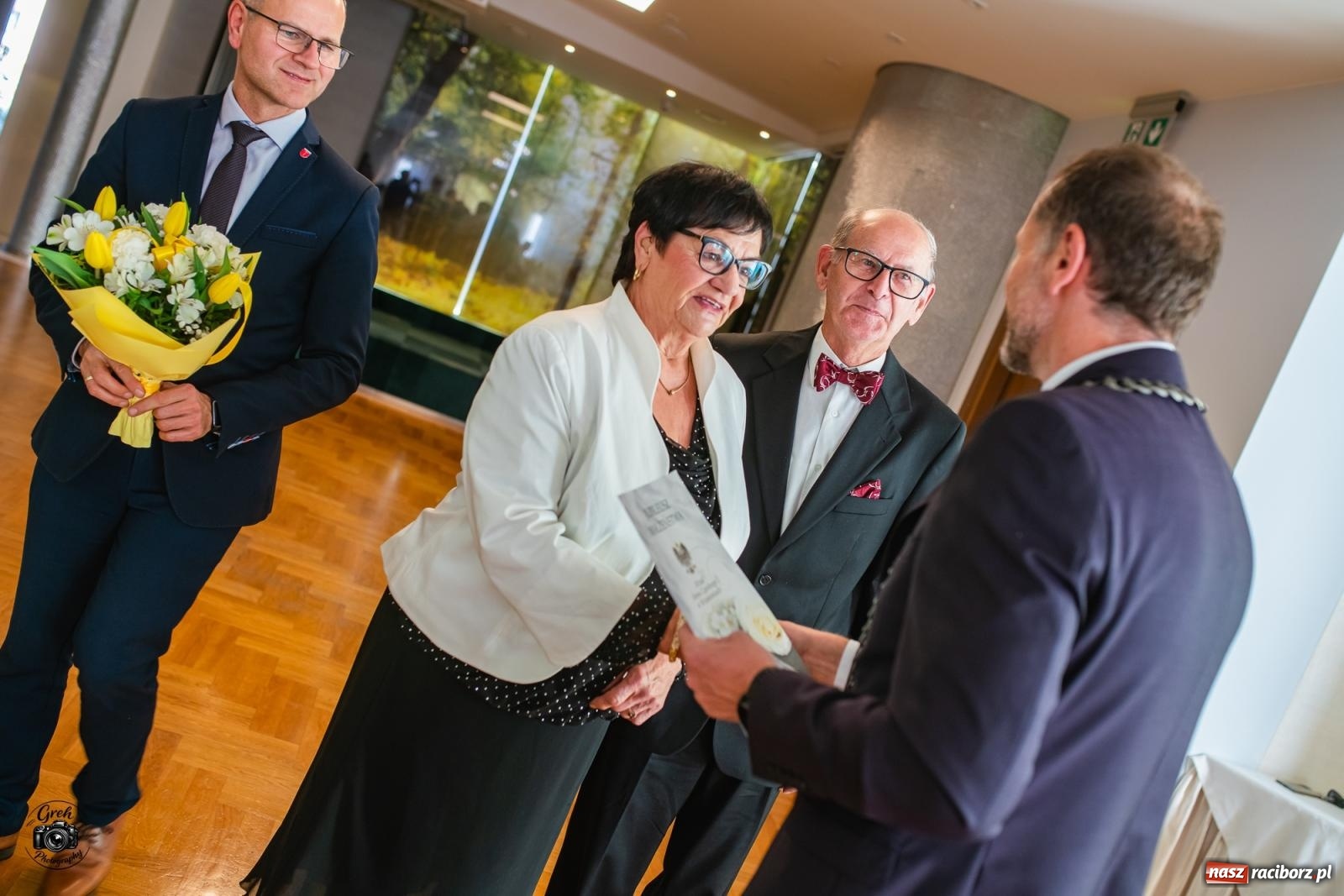 Zdjęcie w galerii na portalu naszraciborz.pl: Zakochać się, to nie sztuka. Sztuką jest wytrwać w tej miłości. Jubileusze małżeńskie w Krzanowicach [FOTO] wiadomości z regionu