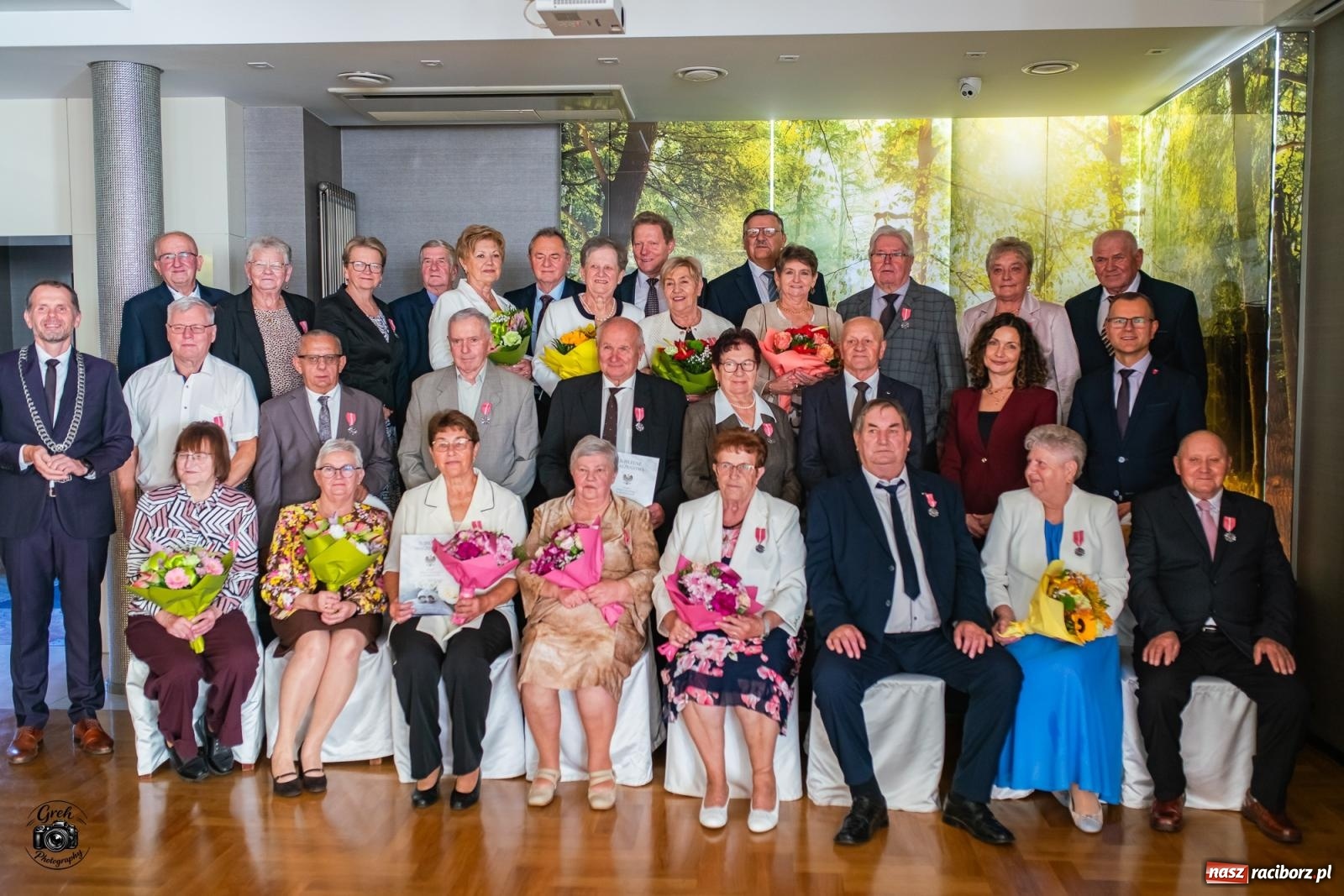 Zdjęcie w galerii na portalu naszraciborz.pl: Zakochać się, to nie sztuka. Sztuką jest wytrwać w tej miłości. Jubileusze małżeńskie w Krzanowicach [FOTO] wiadomości z regionu