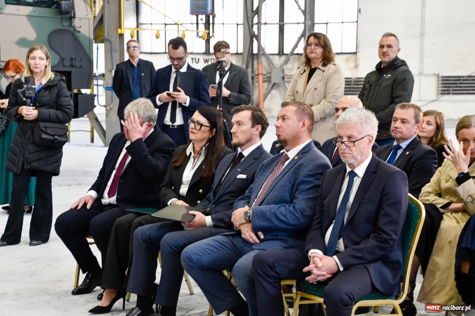 Zdjęcie w galerii na portalu naszraciborz.pl: Rafako to wielkie zobowiązanie Donalda Tuska. Minister finansów w Raciborzu, Jelcz i Rosomak ze wsparciem KSSE wiadomości z regionu