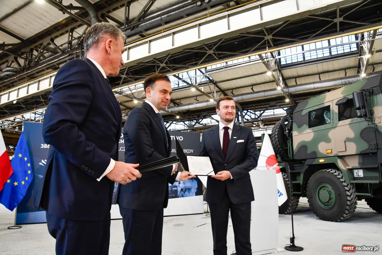 Zdjęcie w galerii na portalu naszraciborz.pl: Rafako to wielkie zobowiązanie Donalda Tuska. Minister finansów w Raciborzu, Jelcz i Rosomak ze wsparciem KSSE wiadomości z regionu