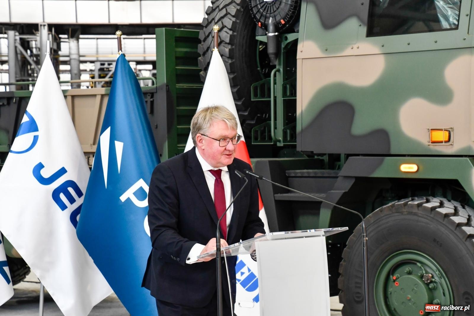 Zdjęcie w galerii na portalu naszraciborz.pl: Rafako to wielkie zobowiązanie Donalda Tuska. Minister finansów w Raciborzu, Jelcz i Rosomak ze wsparciem KSSE wiadomości z regionu
