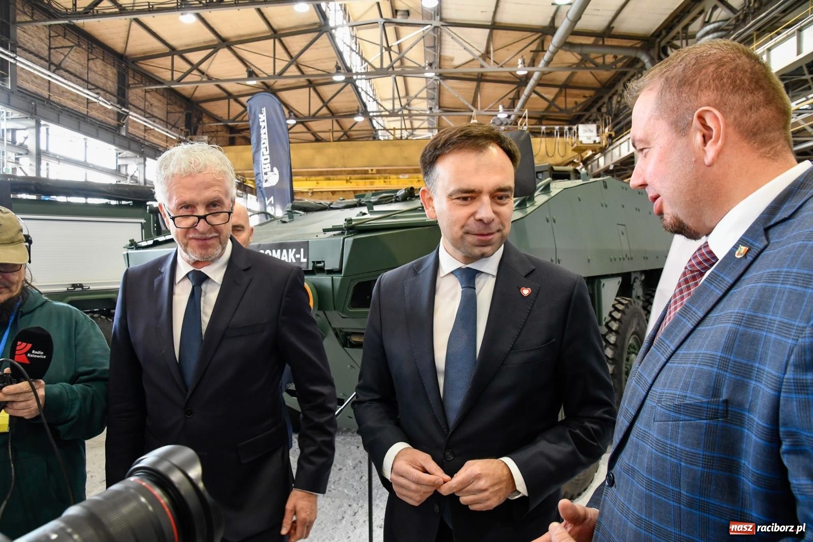 Zdjęcie w galerii na portalu naszraciborz.pl: Rafako to wielkie zobowiązanie Donalda Tuska. Minister finansów w Raciborzu, Jelcz i Rosomak ze wsparciem KSSE wiadomości z regionu