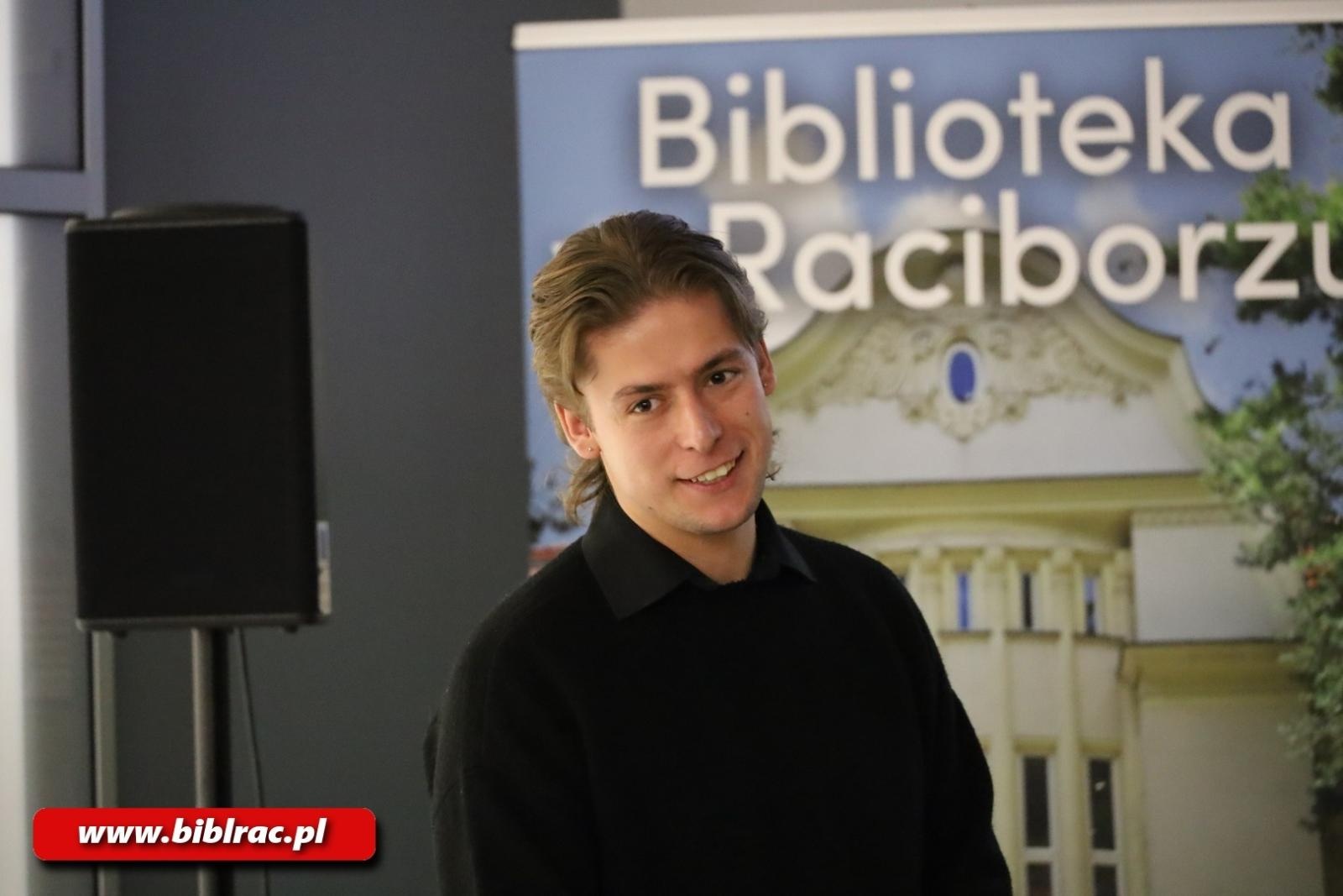 Zdjęcie w galerii na portalu naszraciborz.pl: Ślady pamięci - wernisaż wystawy fotografii w bibliotecznej Galerii Gawra wiadomości z regionu
