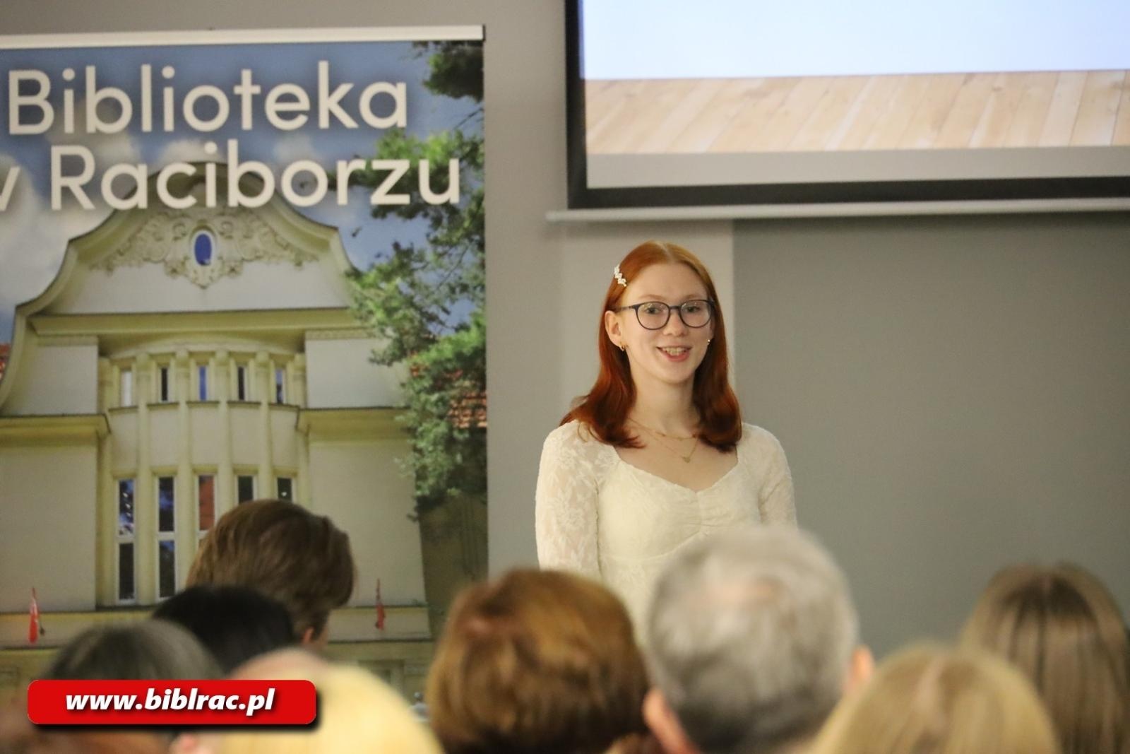 Zdjęcie w galerii na portalu naszraciborz.pl: Ślady pamięci - wernisaż wystawy fotografii w bibliotecznej Galerii Gawra wiadomości z regionu