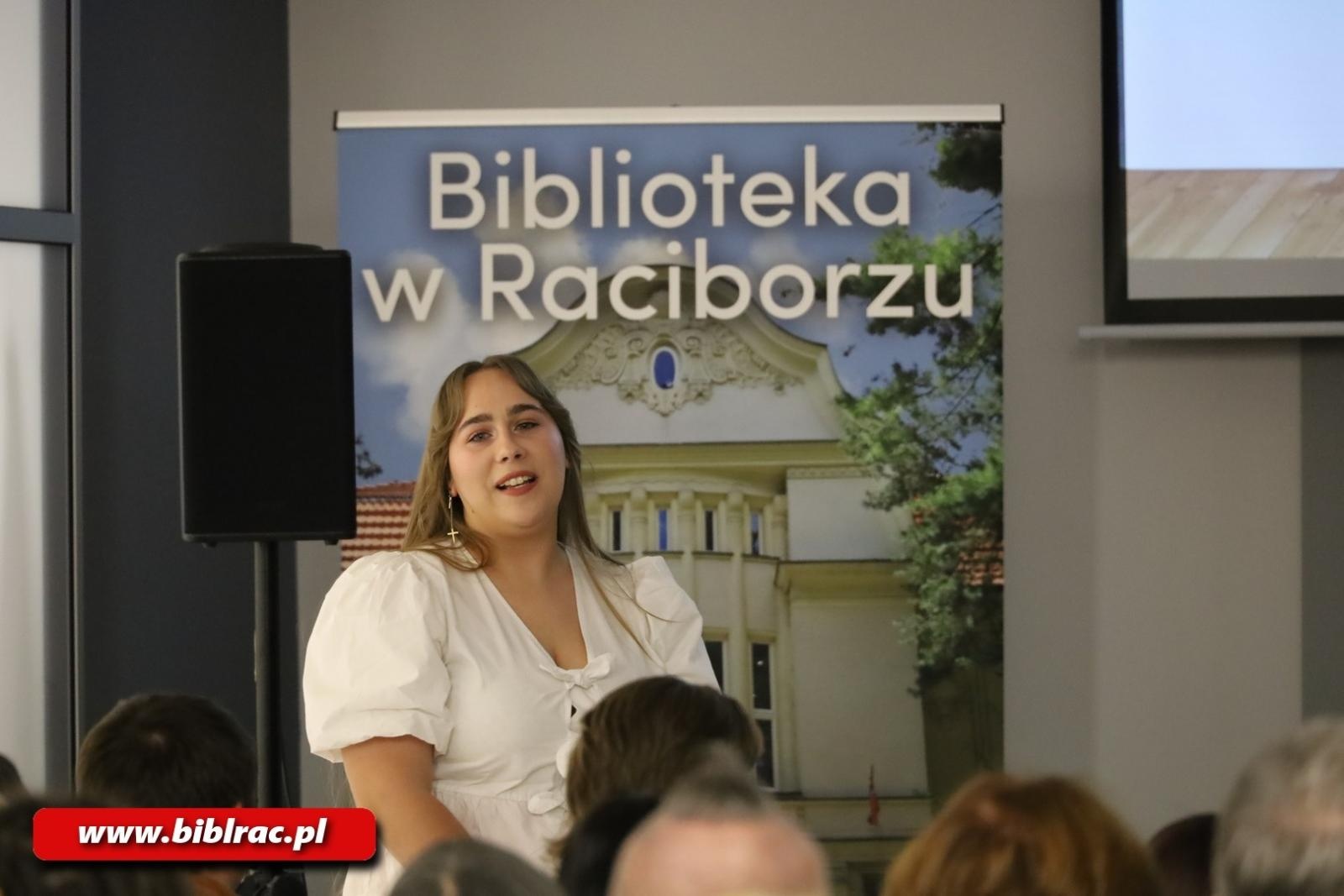 Zdjęcie w galerii na portalu naszraciborz.pl: Ślady pamięci - wernisaż wystawy fotografii w bibliotecznej Galerii Gawra wiadomości z regionu